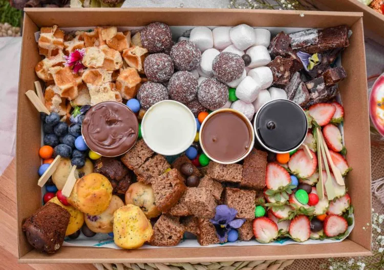10 x Extra Small Brown Kraft Disposable Catering Grazing Boxes Trays With Lids