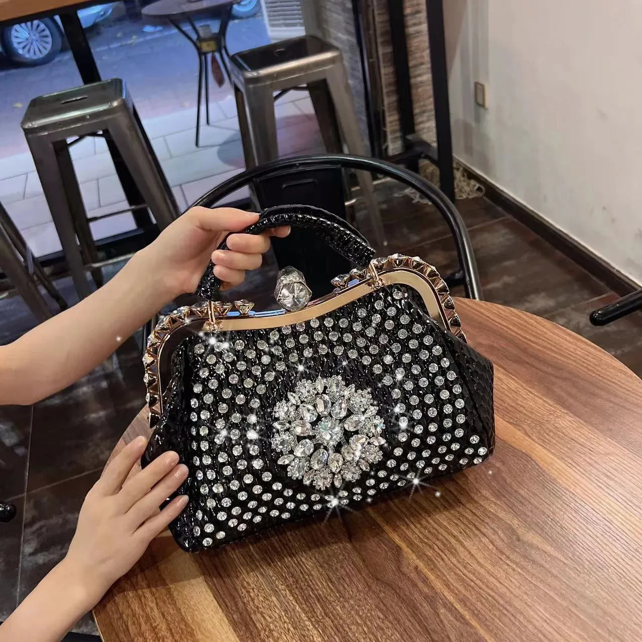2024 New Luxury Fashion Diamonds Women's Handbags Leather Design Clip Rhinestone Bag Portable Tote Shoulder Messenger Bags