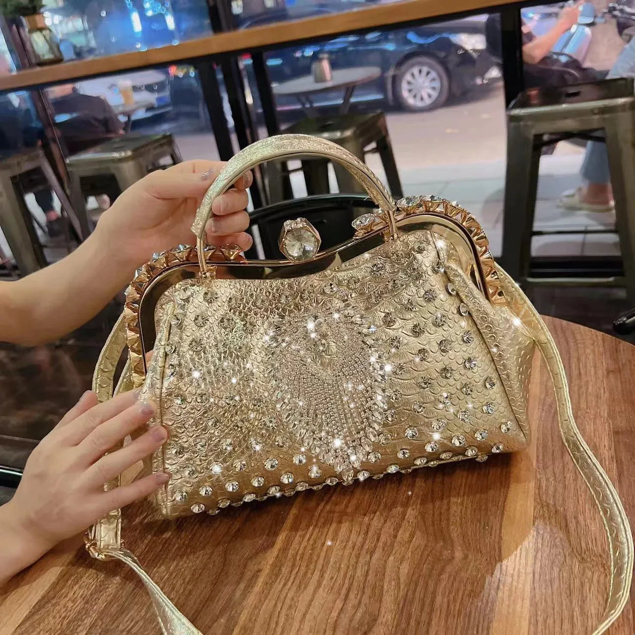 2024 New Luxury Fashion Diamonds Women's Handbags Leather Design Clip Rhinestone Bag Portable Tote Shoulder Messenger Bags