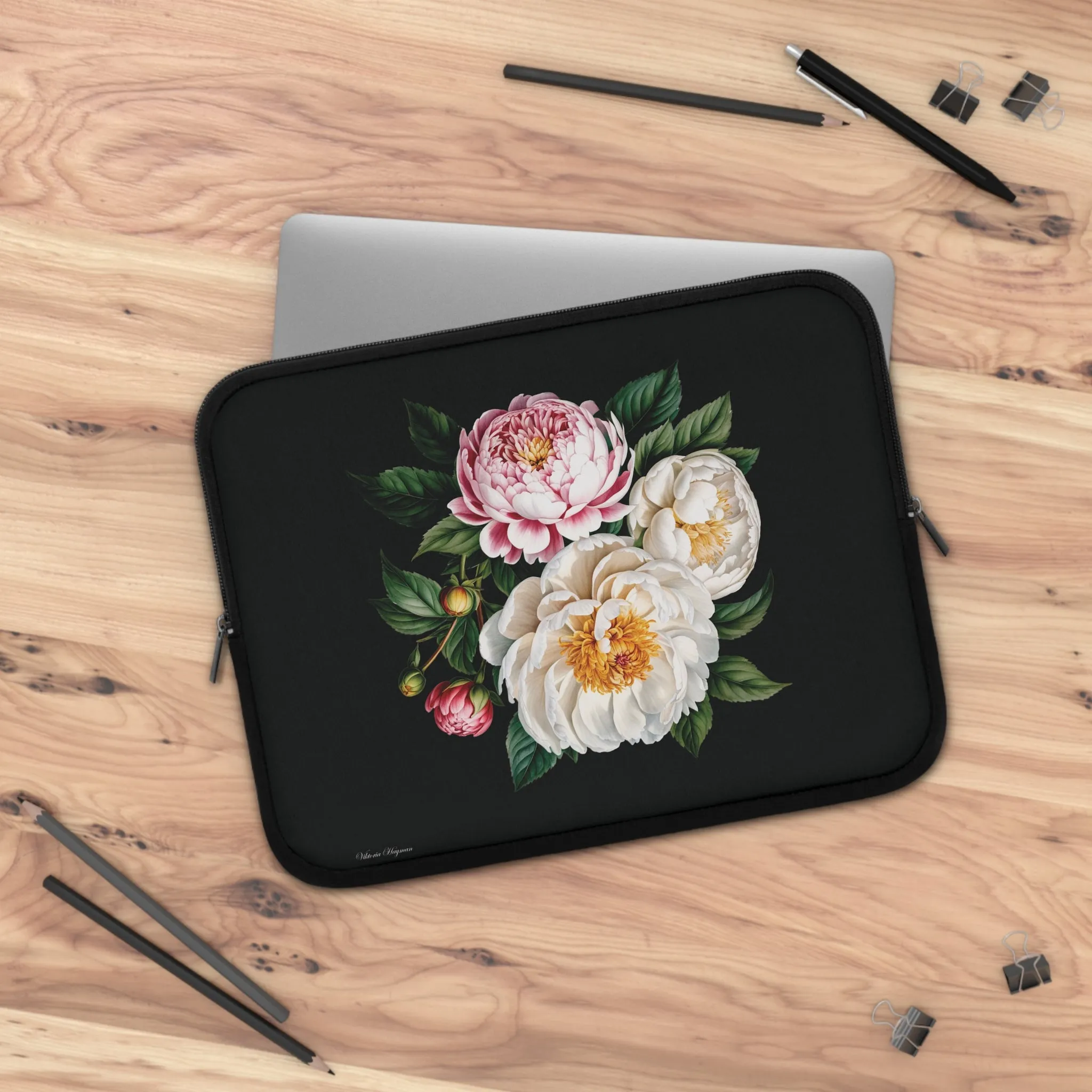 BLOOMING TECH: PEONIES IN BLOOM LAPTOP SLEEVE.NOIR/MULTI