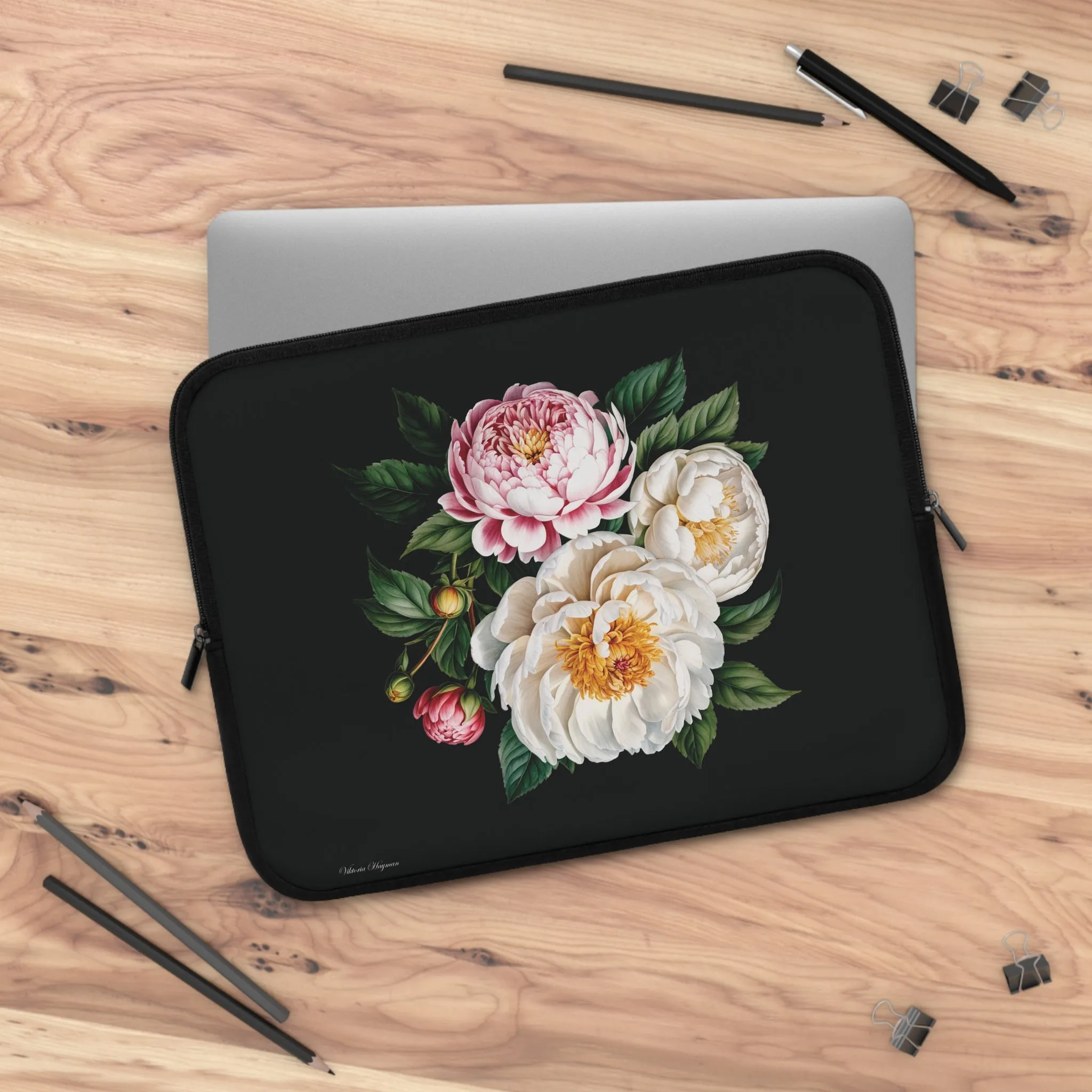 BLOOMING TECH: PEONIES IN BLOOM LAPTOP SLEEVE.NOIR/MULTI