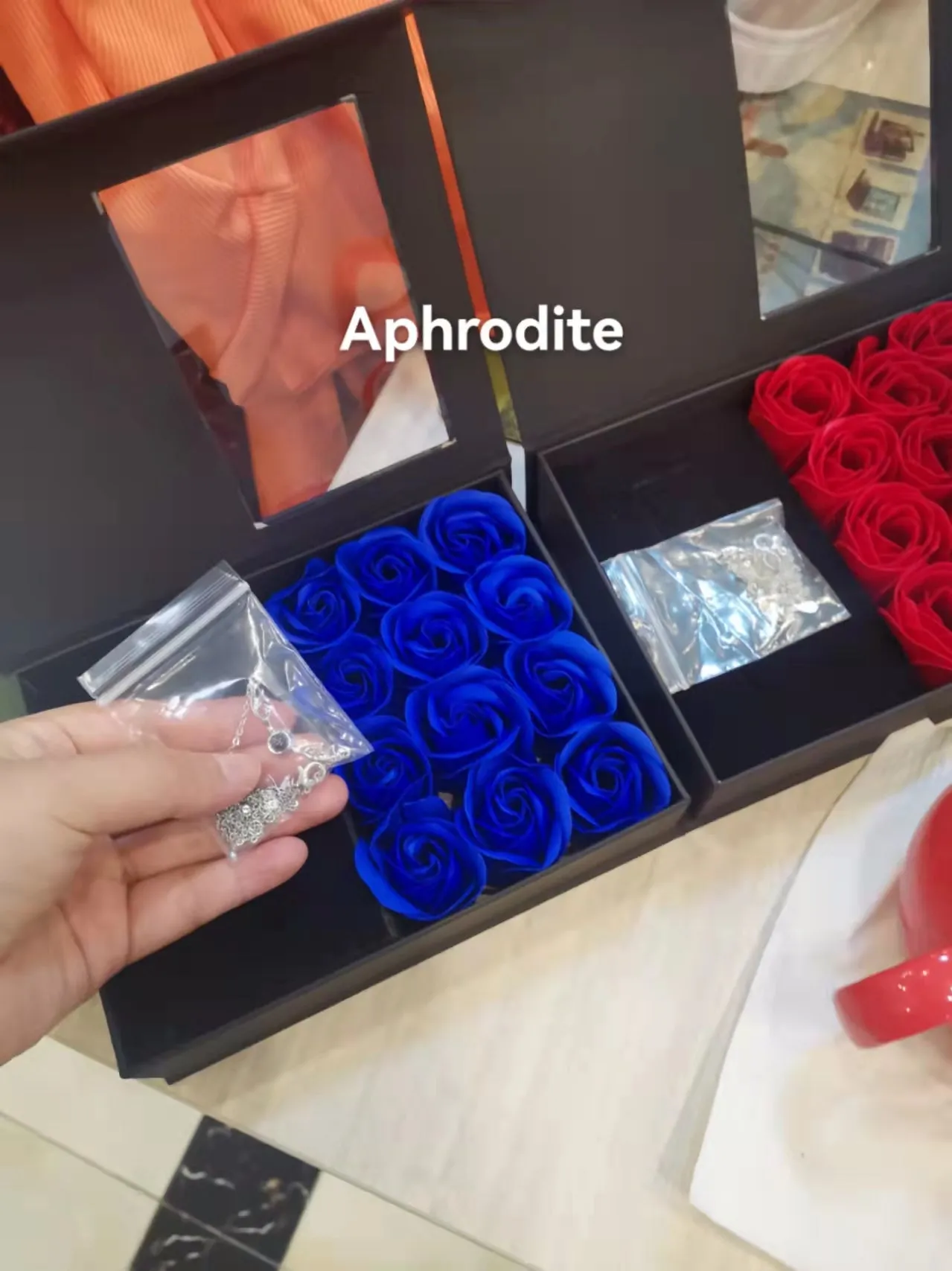 Christmas Valentine's Day 12 roses gift box (with necklace)AE4069
