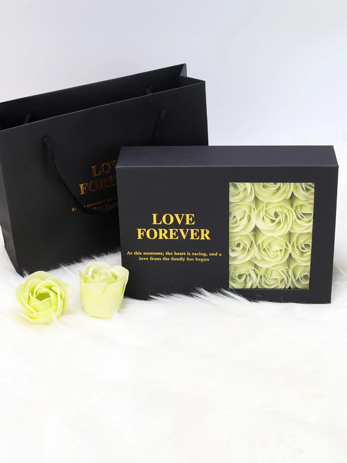 Christmas Valentine's Day 12 roses gift box (with necklace)AE4069