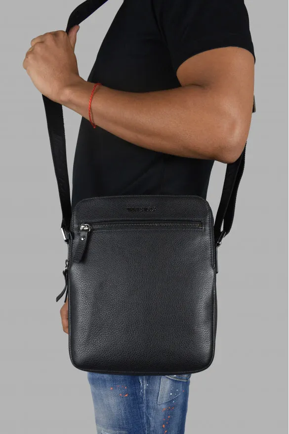Jimmy choo messenger väska