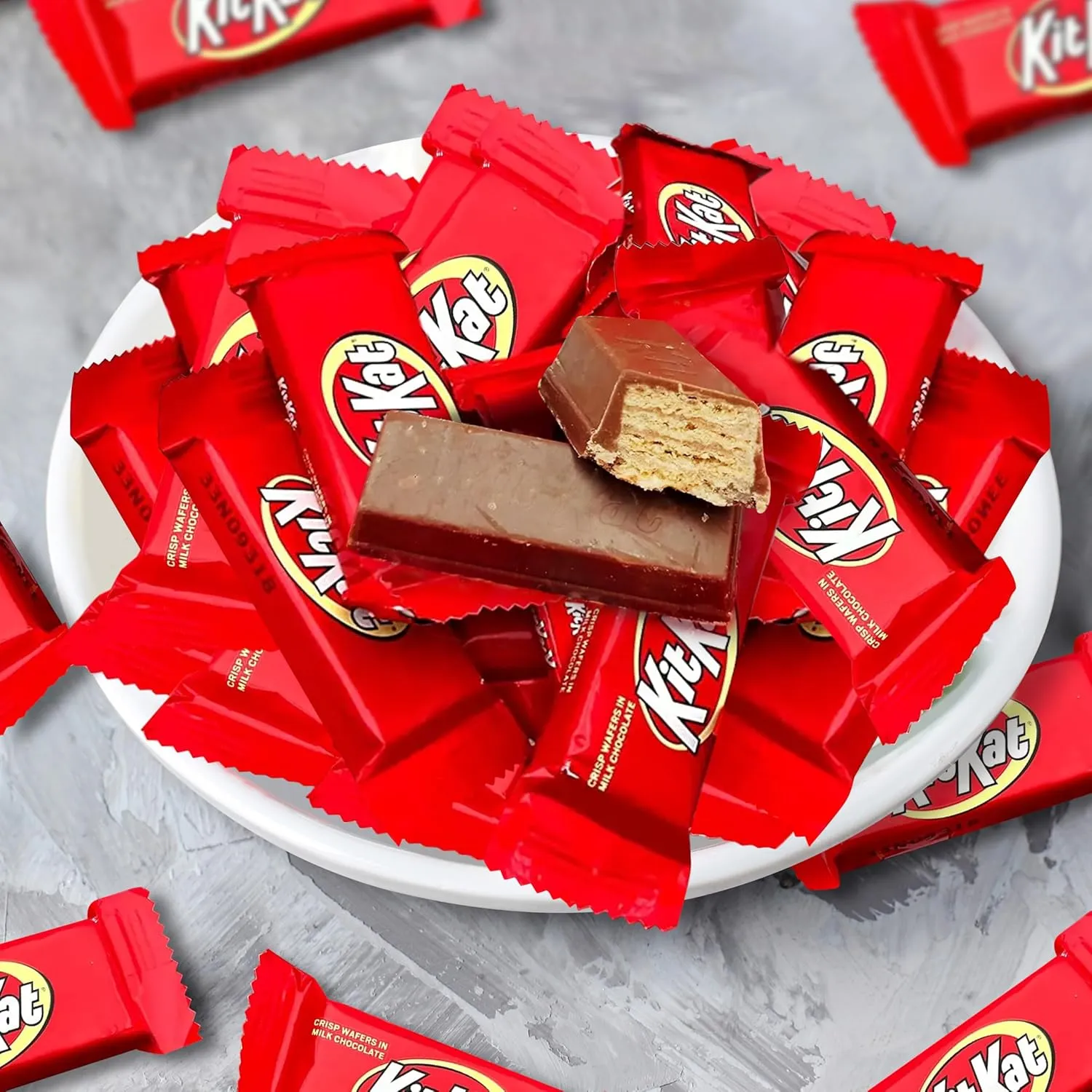 Kandy Korner Chocolate Candy Bars, Pack of KitKats in Bulk, Perfect, Tasty and Convenient Miniatures Candy Bars for Sharing with Friends, Family and Guests - 2lb
