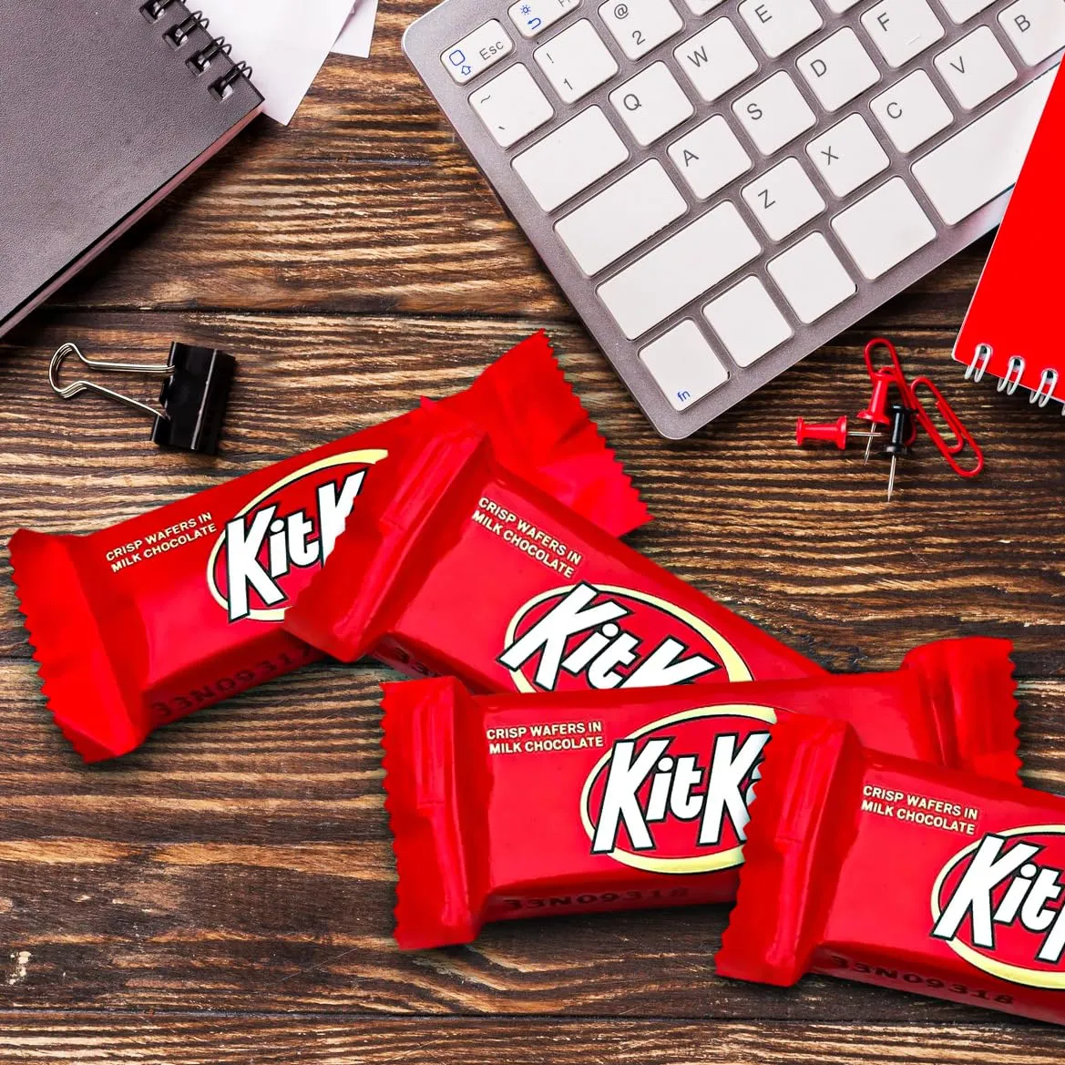Kandy Korner Chocolate Candy Bars, Pack of KitKats in Bulk, Perfect, Tasty and Convenient Miniatures Candy Bars for Sharing with Friends, Family and Guests - 2lb