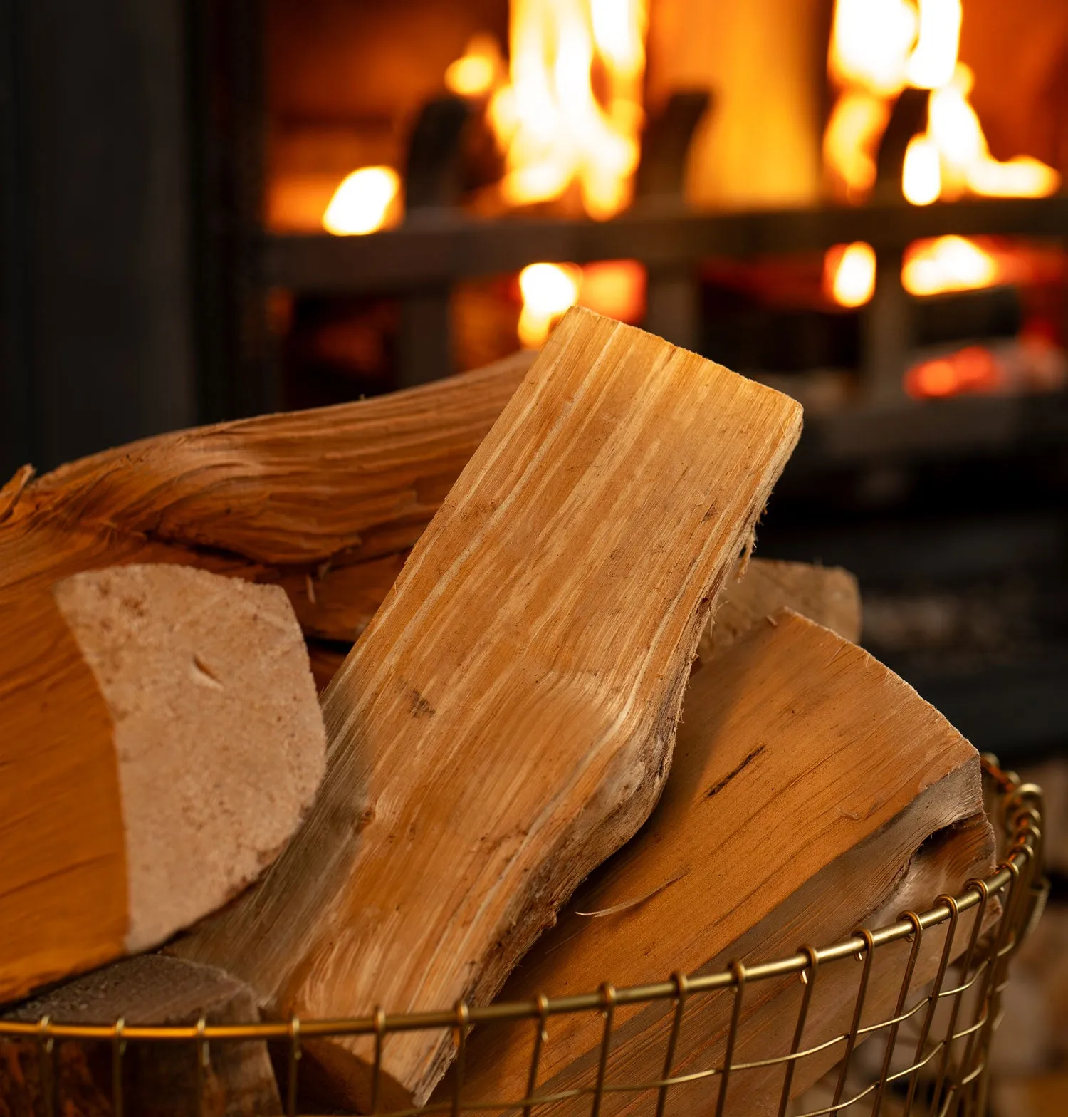 Kiln Dried Logs Subscribe & Save Bundle (x5 Handy Bags, x3 Twizlers, x3 Kindling)