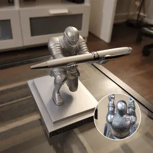 Knight Pen Holder