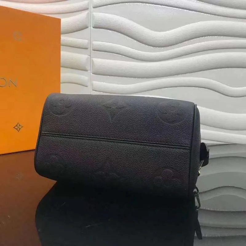 LOV2 Bags - Fashion Bags  1100