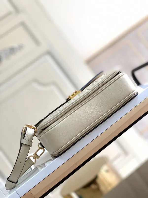 LOV2 Bags - Fashion Bags  1807