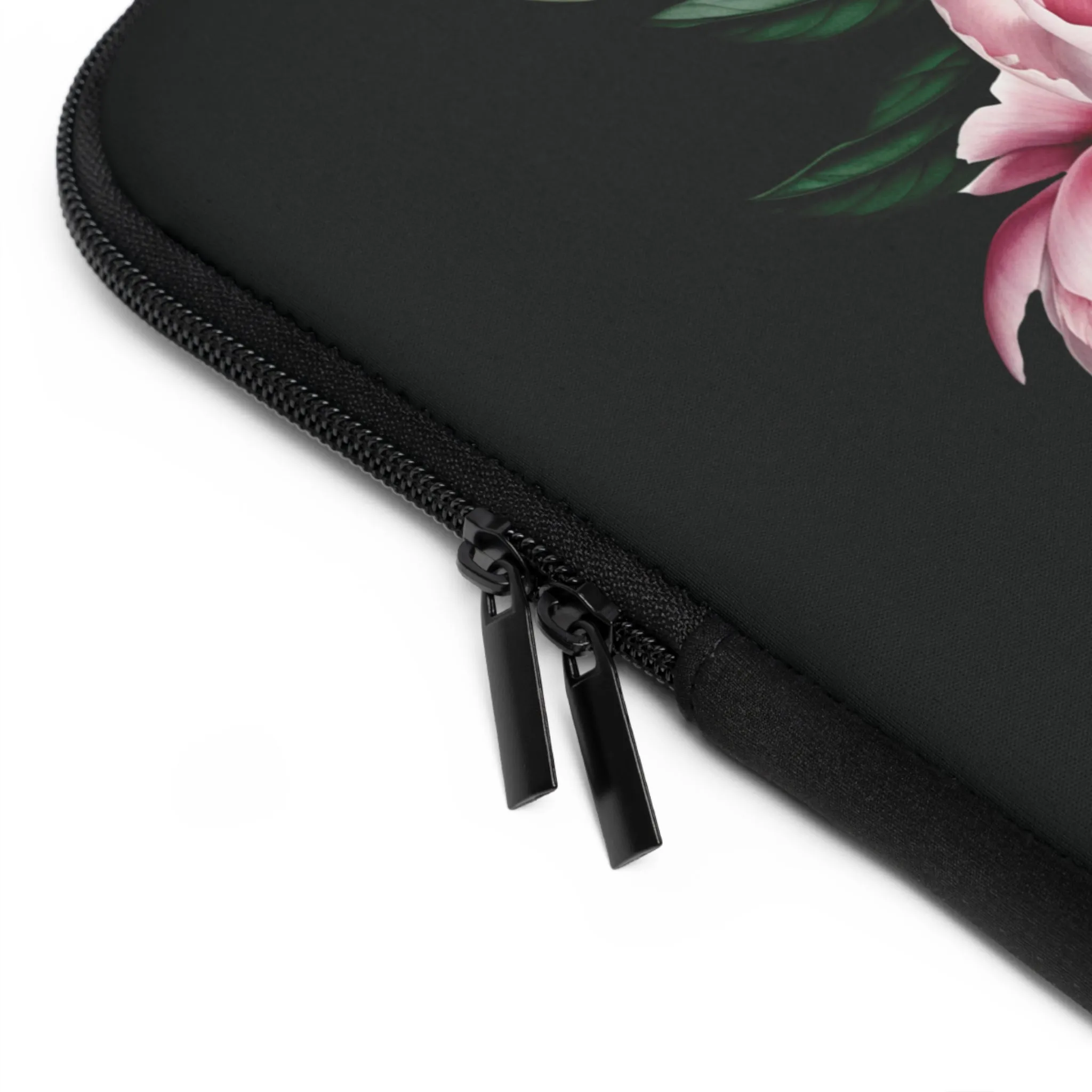 PINK PEONY IN BLOOM 2024 LAPTOP SLEEVE: ELEGANCE IN TRANSIT. NOIR/PINK