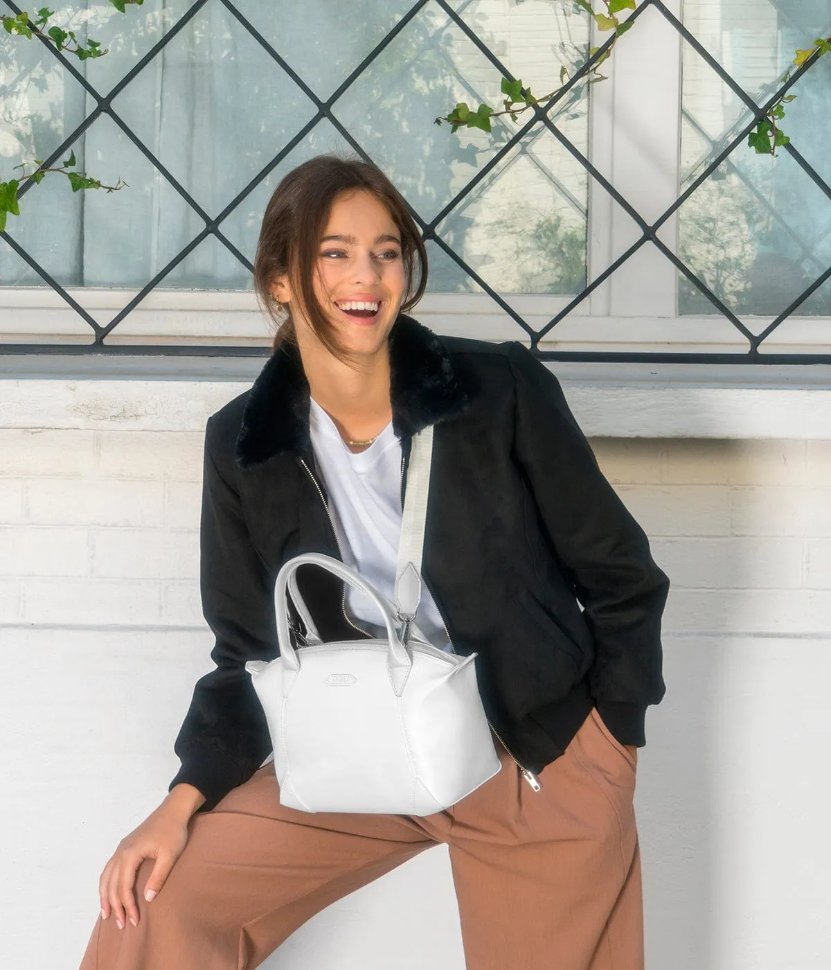 Pretty Apple Skin Vegan Leather Shoulder Bag | Pearl Grey
