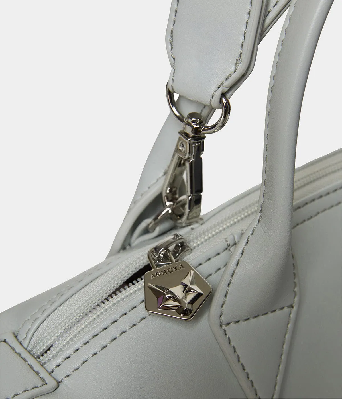 Pretty Apple Skin Vegan Leather Shoulder Bag | Pearl Grey